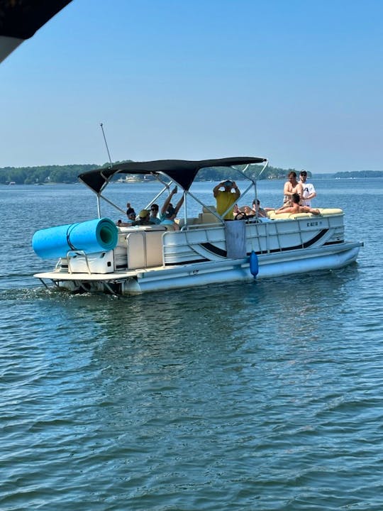 2006 Southbay Pontoon 25' boat rental on Lake Norman