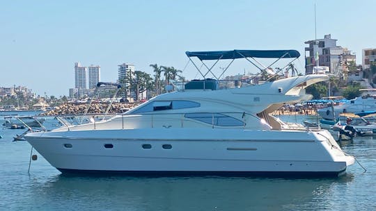 Ferretti 48ft Luxury Yacht on the Beautiful Acapulco Waters!