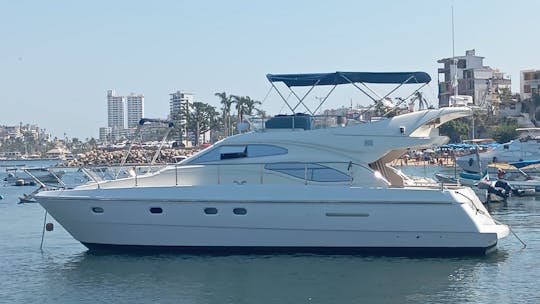 Ferretti 48ft Luxury Yacht on the Beautiful Acapulco Waters!