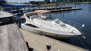 36' Carver Yacht on the Washington, DC waterfront 