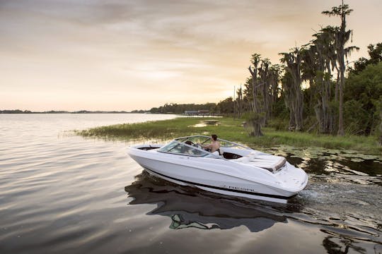 Great Fun in Lake Travis with the 20ft Regal Boat