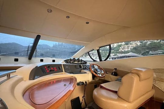 トルコのボドルムでのチャーターモーターヨット Azimut 50 レンタル