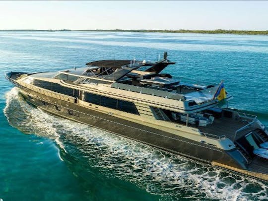 Yacht de luxe Cresent de 110 pieds aux Bahamas