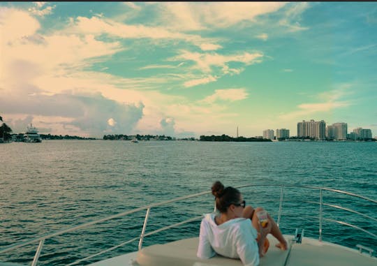 Enjoy Miami In Beautiful Azimut 42ft!!!