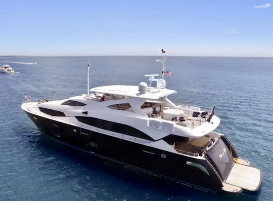 SUNSEEKER 120 Super Yacht in Cancun. Super Yacht Crew