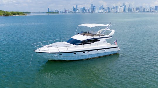 ODYSSEY - IATE A MOTOR AZIMUT DE 50 PÉS PARA 13 - horas gratuitas nos dias de semana