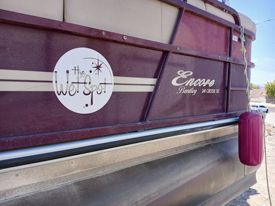 Barco flutuante de cruzeiro Bentley 240 para um dia incrível no Lago Havasu