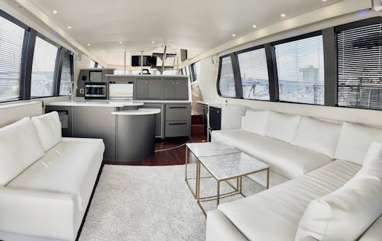 65’ Luxury Yacht for Party Cruise in Toronto