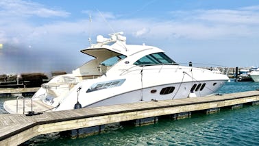 Yate a motor Sea Ray Sundancer de 54 pies