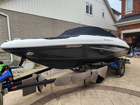 Barco Rinker de 19 pies en Toronto, Ontario