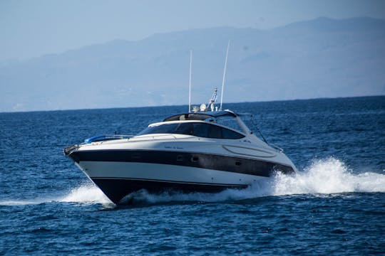 Excursiones en barco de lujo en el yate a motor Sarnico 43