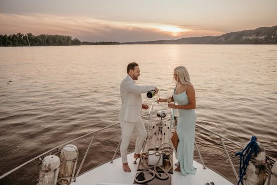 Explore the Mississippi River aboard our Vintage Cabin Cruiser!