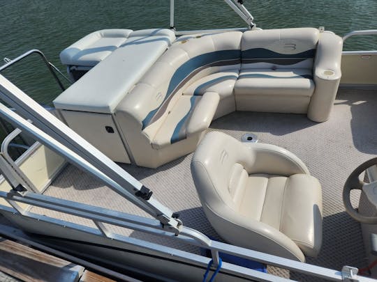 LUXURY PONTOON RENTALS!! CHECK OUT THE PHOTOS! BOOK WITH US Lewisville Lake