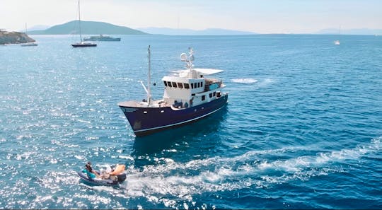 Professional  Fishing Expedition & Sea Tour on 79ft Vripack Yacht