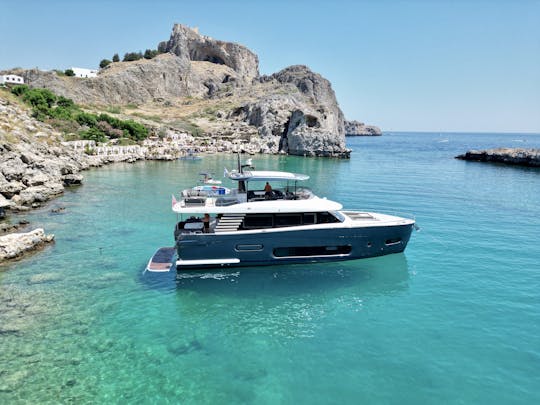 Azimut Magellano 66 en la Marina de Limassol