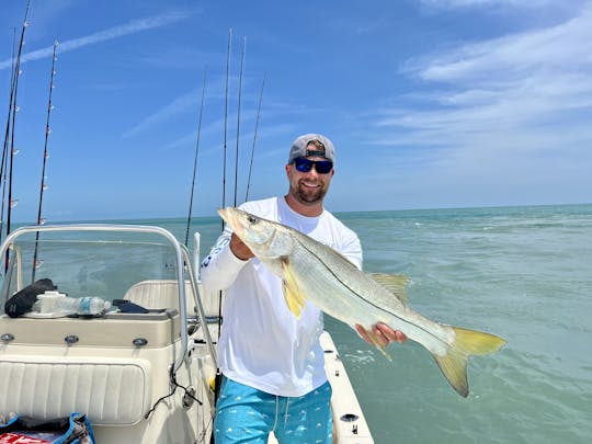 Barco de 22 bahías para grupos pequeños | ¡Navega, atraca, pesca, atraca y cena!