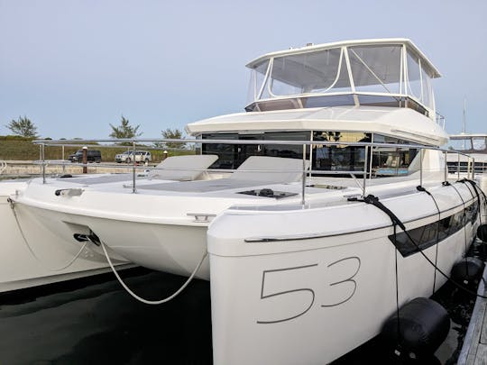Leopard 53 パワーカタマラン — ナッソーのプライベートヨットチャーター