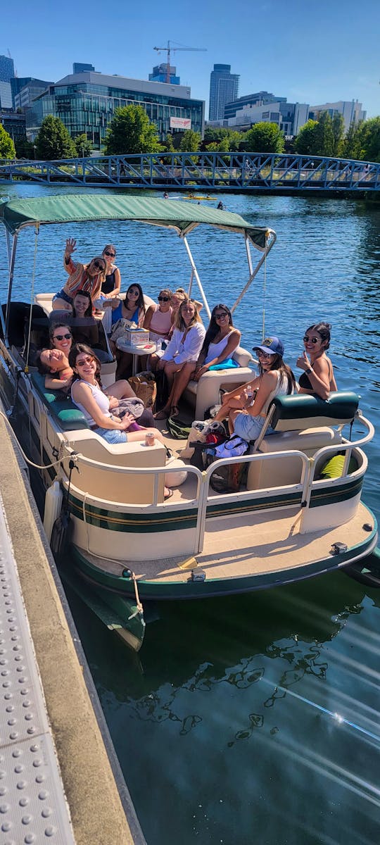 CAPTAIN YOURSELF 12 PERSON PONTOON BOAT $175 AN HOUR!