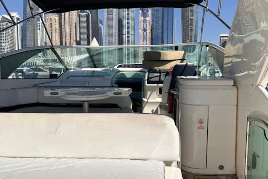 Premium Fairline | 40 pies | Yate bellamente diseñado para más de 10 personas