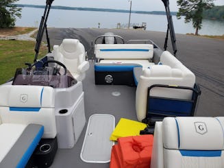 Lake Murray Awaits!!! 23ft Beautiful Tritoon Boat for Rental. Free gas and tube!