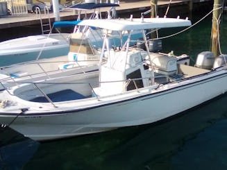 24' Boston Whaler Center Console for 10 People in Nassau