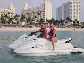 Alquile y conduzca motos acuáticas nuevas en Aruba con Straight Forward Watersports