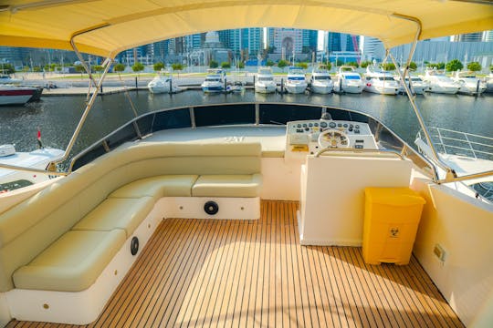 Experimente Dubai em nosso MEGA YACHT de 70 pés