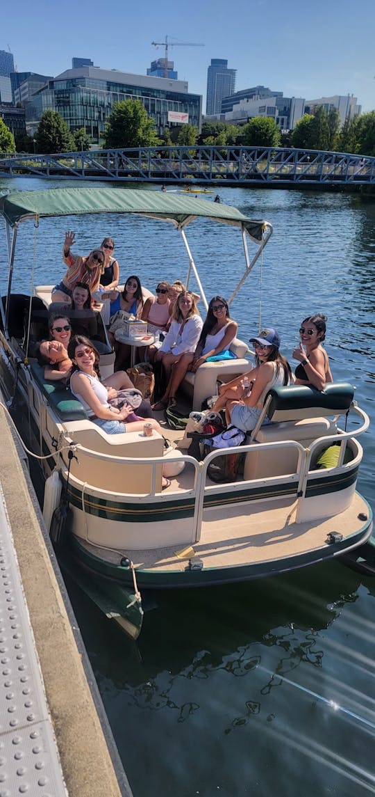 Awesome fun pontoon boat up to 12 people!