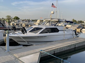 Croisières panoramiques et d'aventure, chars au coucher du soleil, wakeboard, pêche à bord d'un Bayliner de 24 pieds 