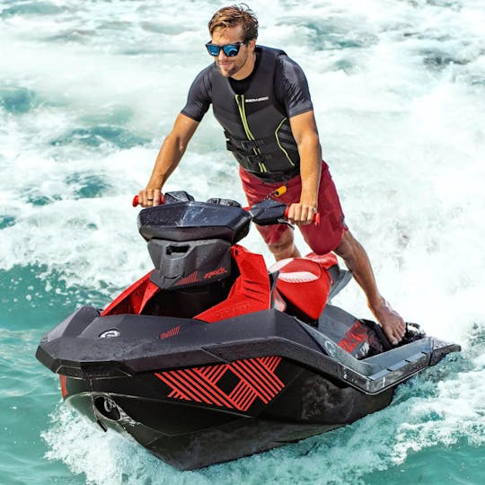 Iate italiano de luxo Azimut Premier Party de 44 pés, com até 13, além de jet ski disponível