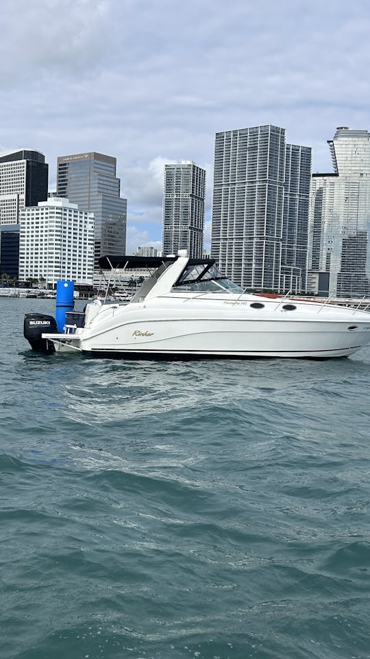 Rinker Fiesta 37 pés - Ao reservar 4 horas, você ganha uma grátis!