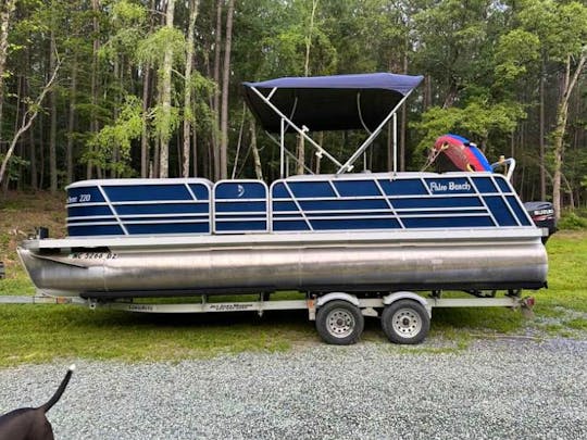 ENJOY A DAY IN THE SUN IN OUR SPACIOUS 23 FT PONTOON! WE DOCK AND TRANSPORT FREE