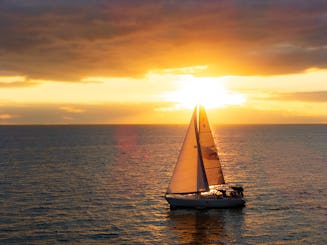 Navegación al atardecer de 2 horas desde el puerto de South Haven Mi. en una Catalina 36