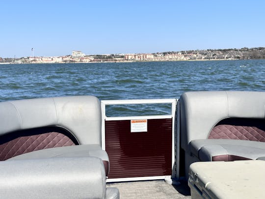 Bennington Tritoon 23ft 2022 for Rent at Lake Ray Hubbard, Sapphire Bay-Rockwall