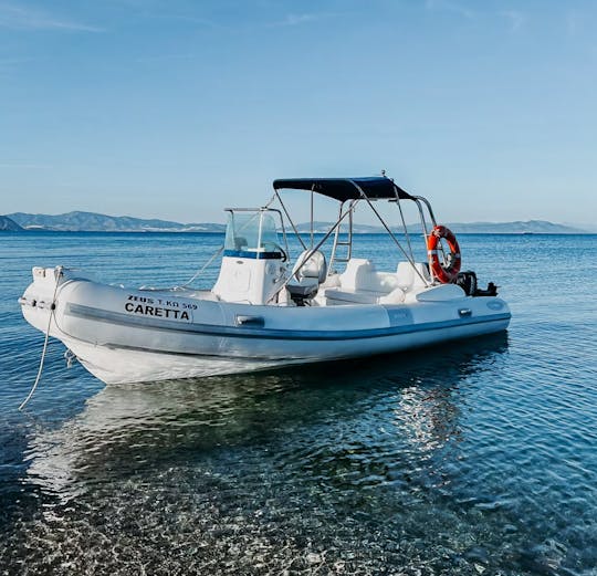 コス島でのプライベートツアー体験用のゼウス150hp RIB