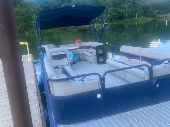 Spacious Pontoon Boat for Rent on Mountain Island Lake
