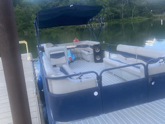 Spacious Pontoon Boat for Rent on Mountain Island Lake