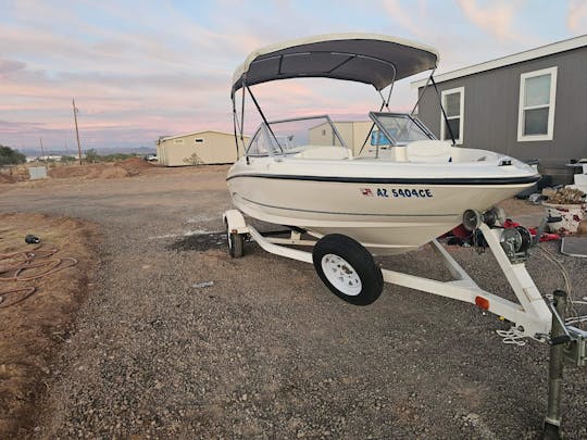 Adequado para famílias - Barco Bayliner Bowrider 175