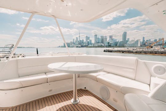 Luxueux méga-yacht Carver Voyager Power de 65 pieds pour 20 personnes !