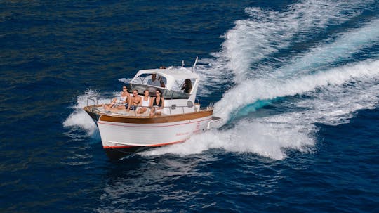 Visite de Capri avec Gozzo Sparviero Emerald 750 à louer à Sorrente en Campanie