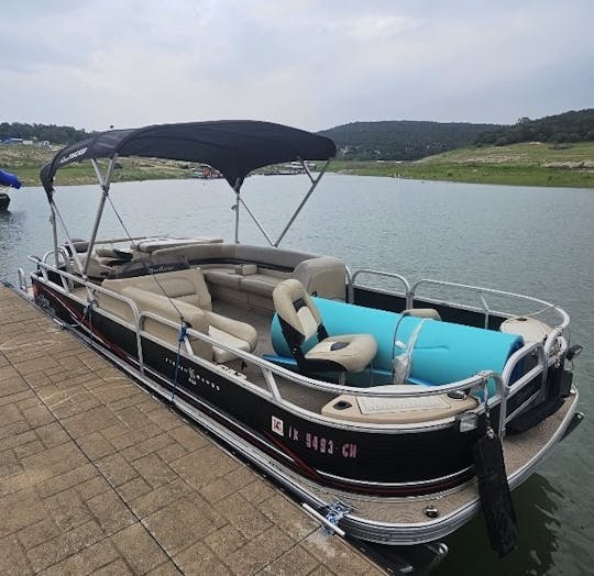 A melhor barcaça de pontão de 26 pés no Lago Travis
