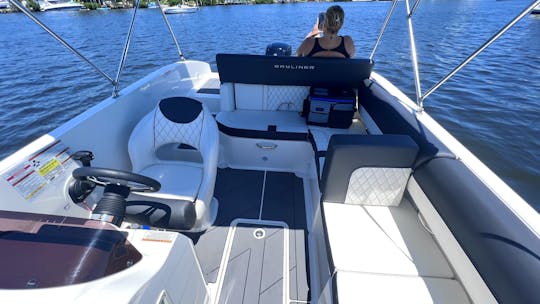 Beautiful New 20’ Bayliner Deck Boat for up to 9 in Dania Beach, Florida