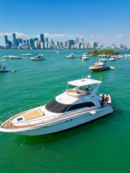 Sea Ray sedán bridge 52