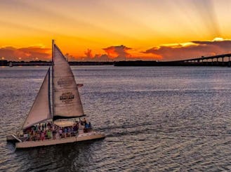 Bilhetes de vela de luxo ao pôr do sol em Charleston - Catamarã de 50 pés Enjoy the Bar