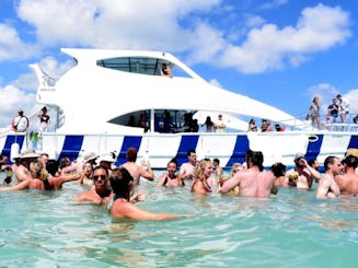 GORGEOUS VIP YACHT CRUISE RENTED BY OWNER INCLUDED OPEN BAR AND CREW