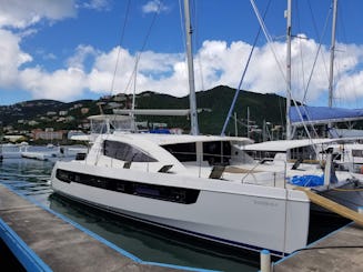 Excursiones diarias, nocturnas y semanales en catamarán a vela de lujo de 48 pies