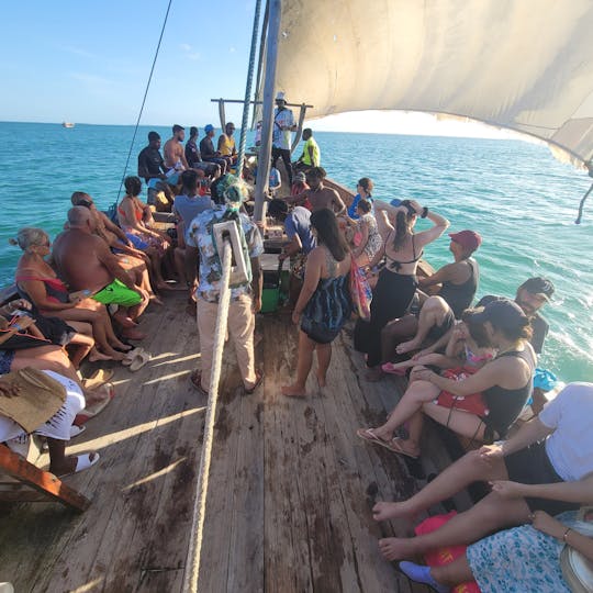 O barco Serengeti Sunset dá a você a chance de experimentar a beleza de Nungwi e Kenda