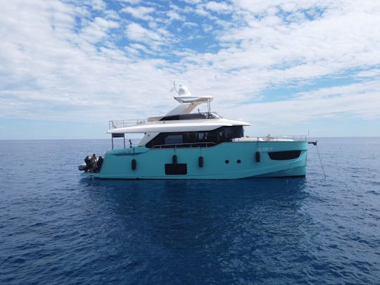 Navetta 58 Absolute Yacht Rental in Beaulieu-sur-Mer, Provence-Alpes-Côte d'Azur