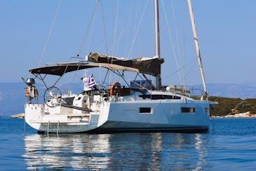 Jeanneau 410 Comfort, Spacious Interiors, and Advanced Navigational Excellence