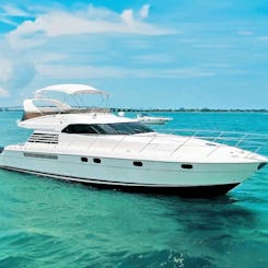 Navegue cómodamente: yate Flybridge de 65 pies en alquiler en Fort Lauderdale